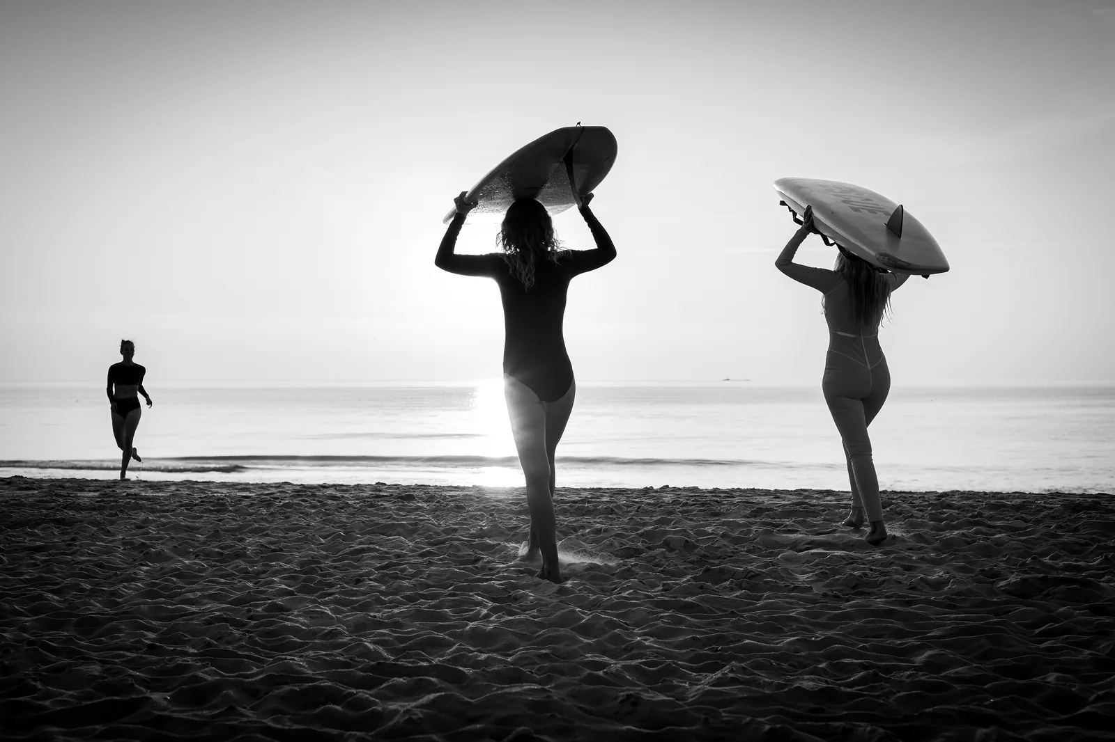 Fine-Art-Print — Surfer im Wasser, Ausstellungsmotiv